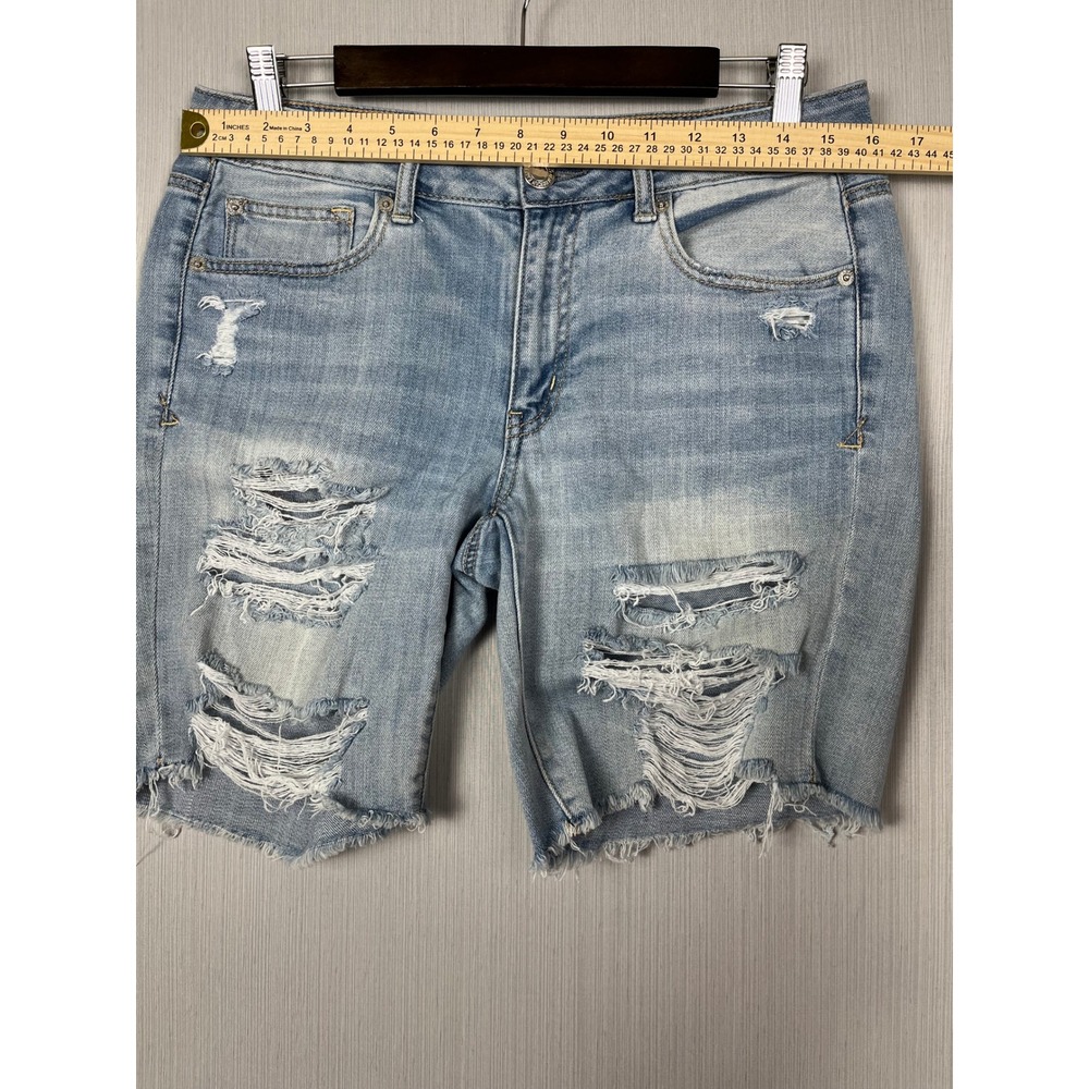 American Eagle Tomgirl Bermuda Denim Shorts Women 6 Blue Distressed Frayed Hem - Picture 7 of 9